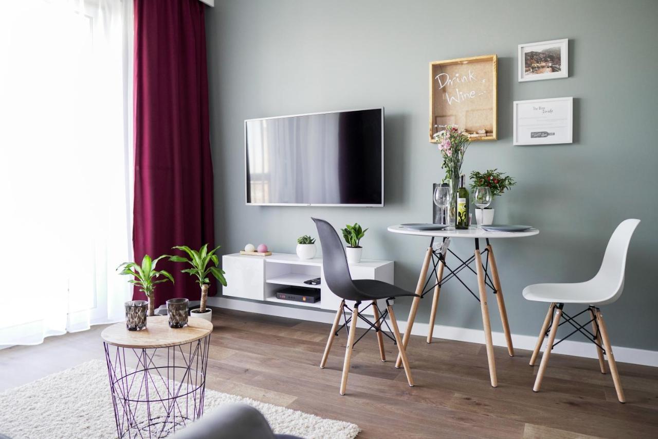 ורשה Vizzit Us Premium Apartments מראה חיצוני תמונה
