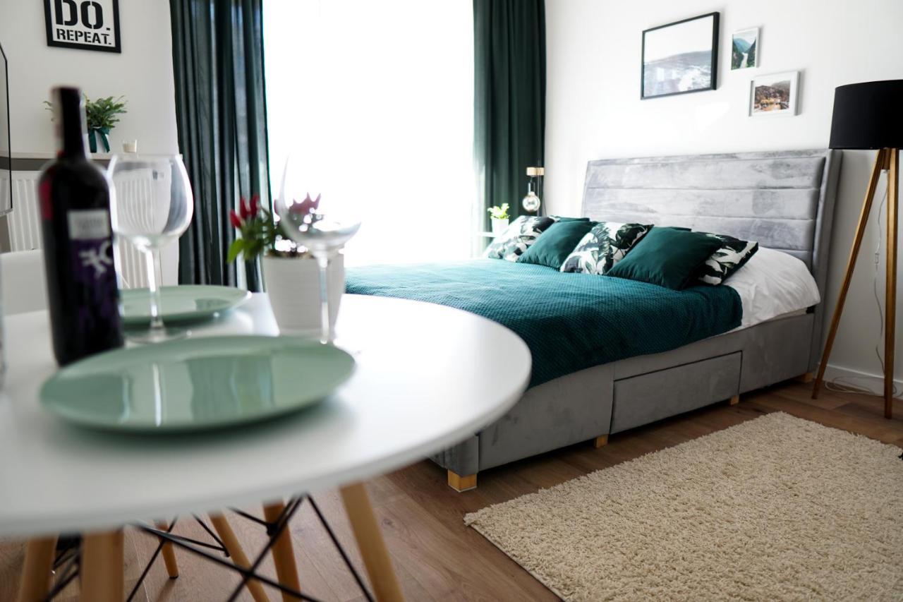 ורשה Vizzit Us Premium Apartments מראה חיצוני תמונה